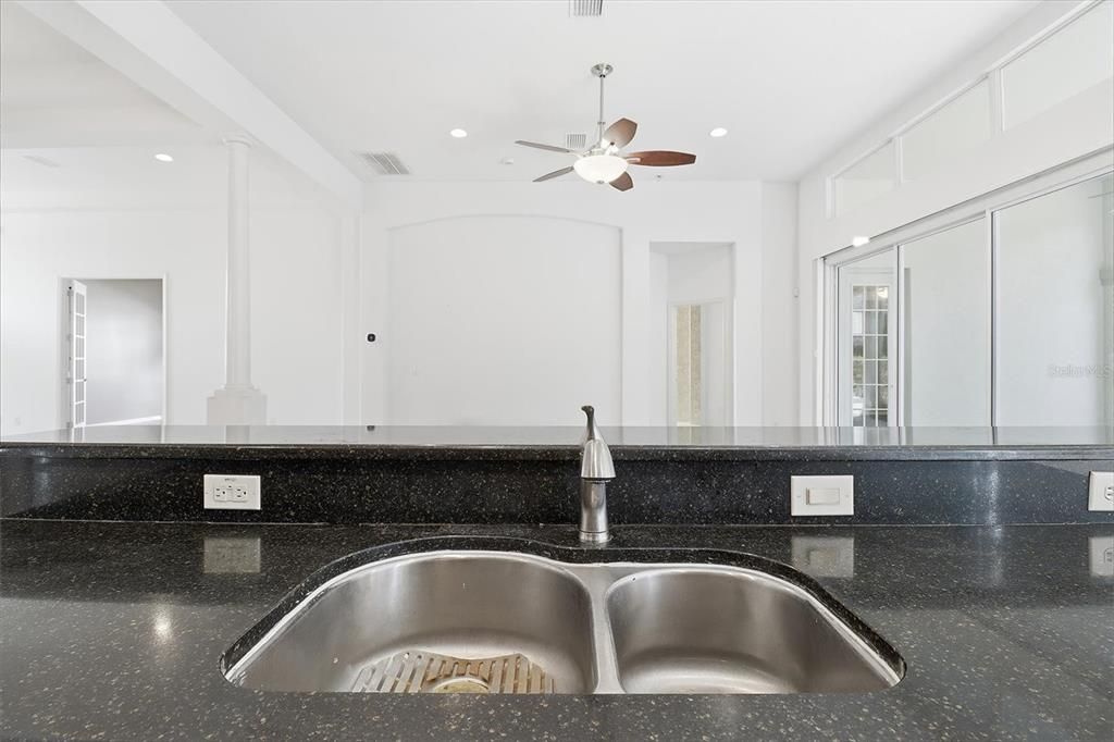 待售: $529,000 (3 贝兹, 2 浴室, 2704 平方英尺)