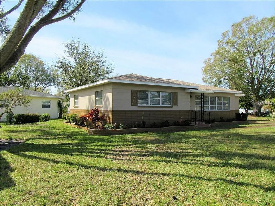 For Rent: $2,200 (3 beds, 1 baths, 1420 Square Feet)