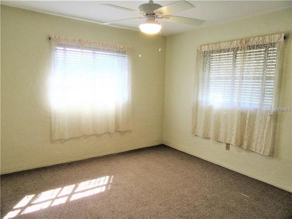 For Rent: $2,200 (3 beds, 1 baths, 1420 Square Feet)