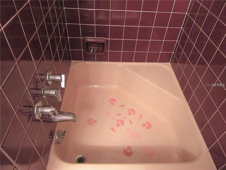 For Rent: $2,200 (3 beds, 1 baths, 1420 Square Feet)