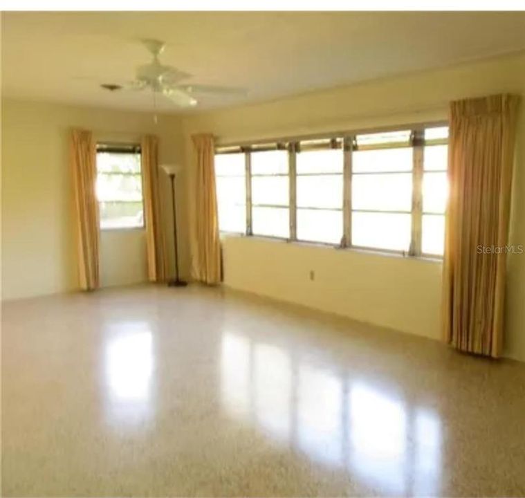 For Rent: $2,200 (3 beds, 1 baths, 1420 Square Feet)