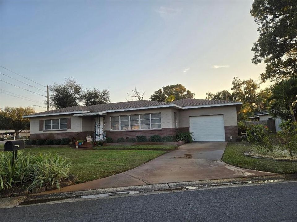 For Rent: $2,200 (3 beds, 1 baths, 1420 Square Feet)