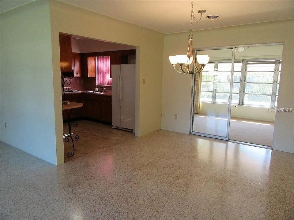 For Rent: $2,200 (3 beds, 1 baths, 1420 Square Feet)