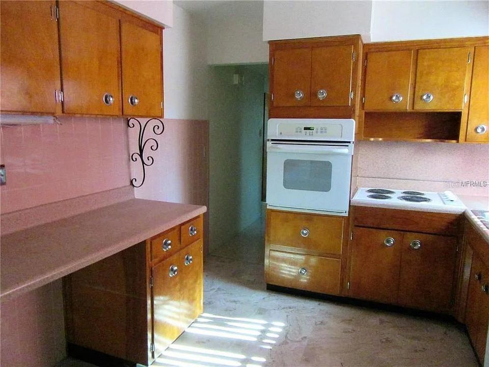 For Rent: $2,200 (3 beds, 1 baths, 1420 Square Feet)