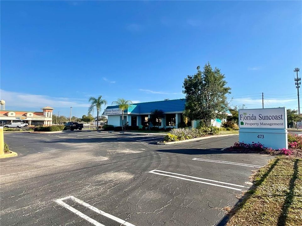 待售: $15,696 (0 贝兹, 0 浴室, 3561 平方英尺)