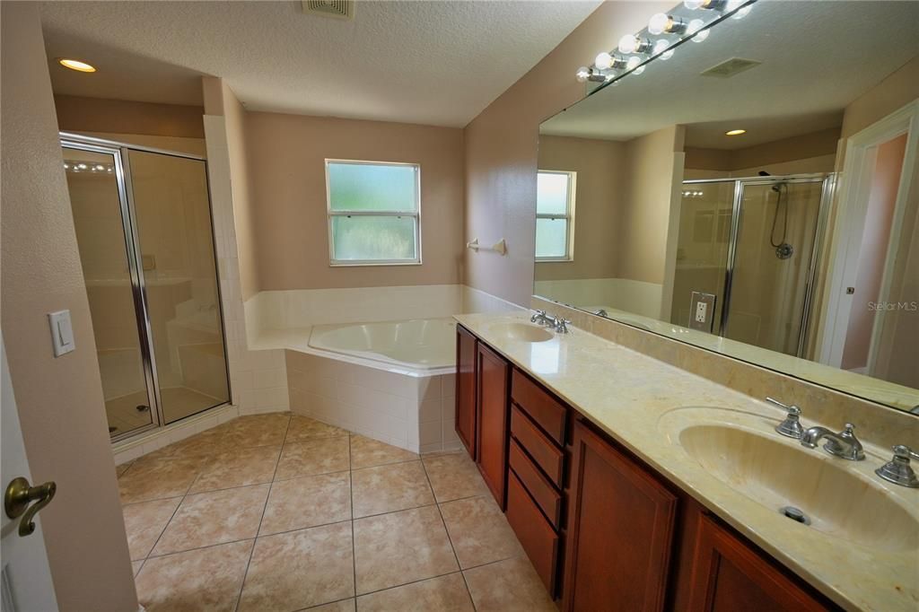 For Rent: $3,500 (4 beds, 3 baths, 2841 Square Feet)