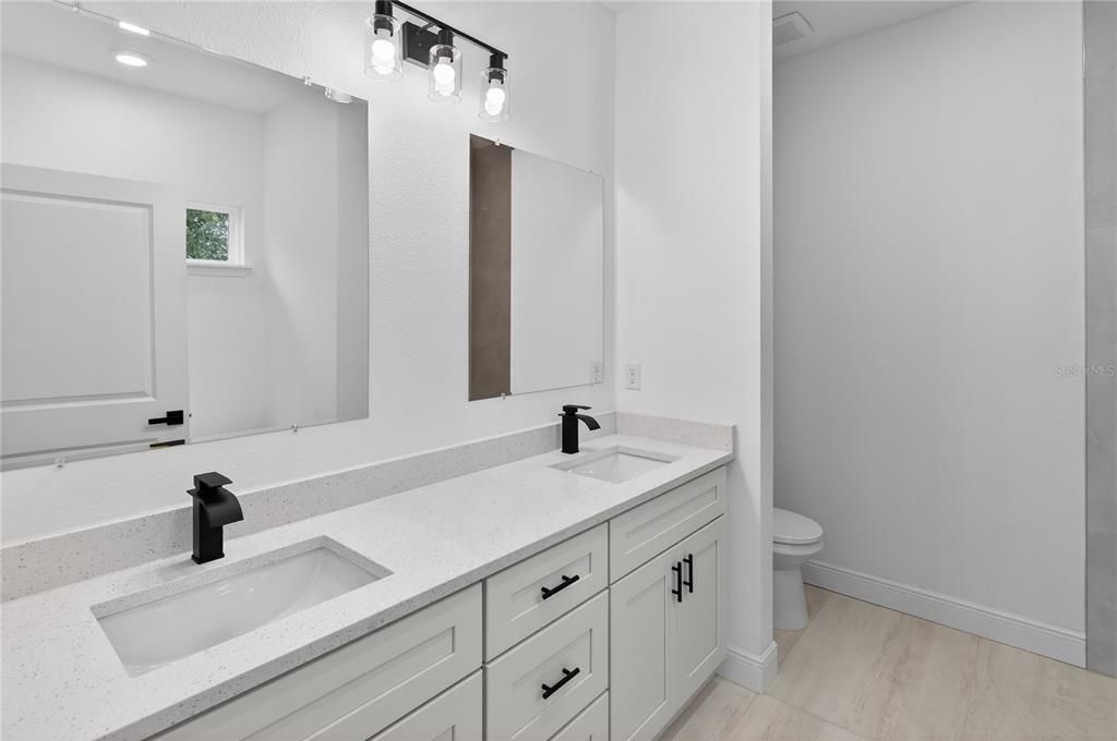 For Rent: $2,600 (4 beds, 3 baths, 1949 Square Feet)