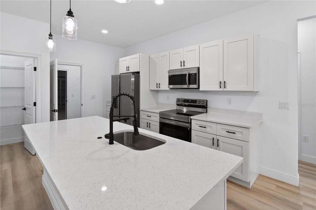 For Rent: $2,600 (4 beds, 3 baths, 1949 Square Feet)