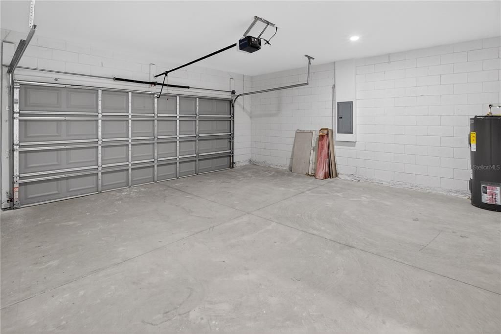 For Rent: $2,600 (4 beds, 3 baths, 1949 Square Feet)