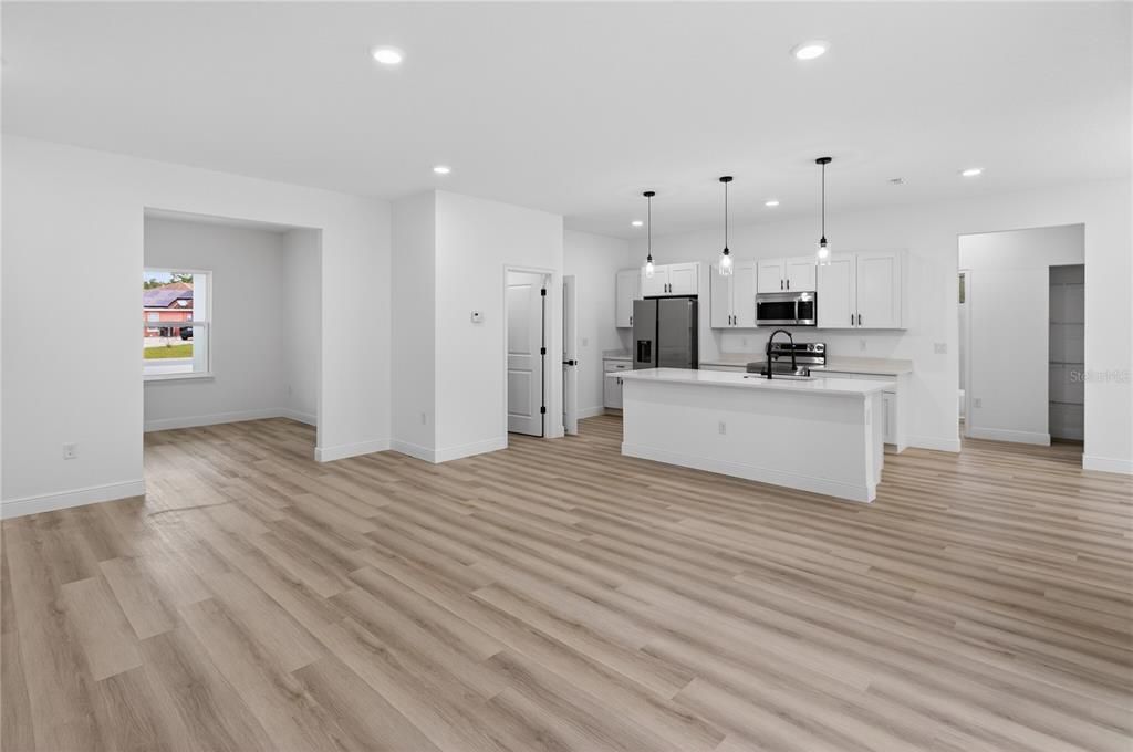 For Rent: $2,600 (4 beds, 3 baths, 1949 Square Feet)