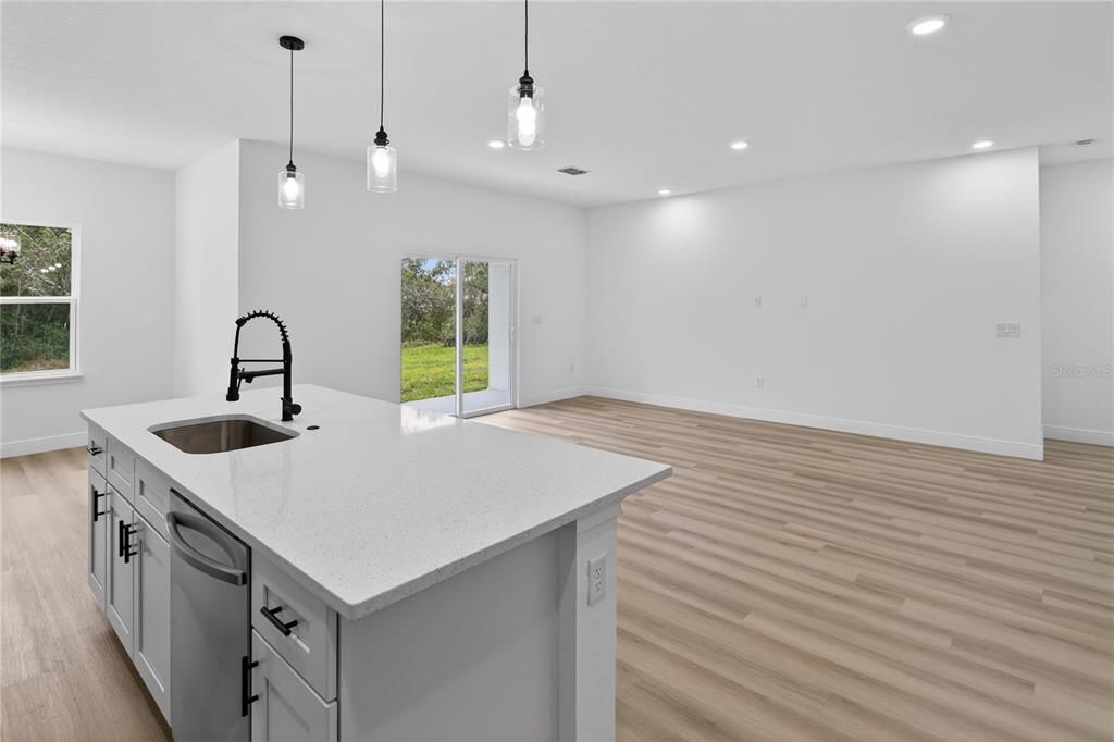 For Rent: $2,600 (4 beds, 3 baths, 1949 Square Feet)