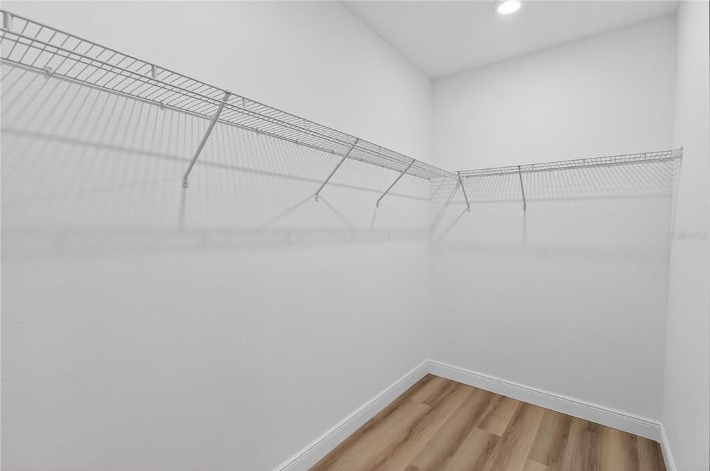 For Rent: $2,600 (4 beds, 3 baths, 1949 Square Feet)