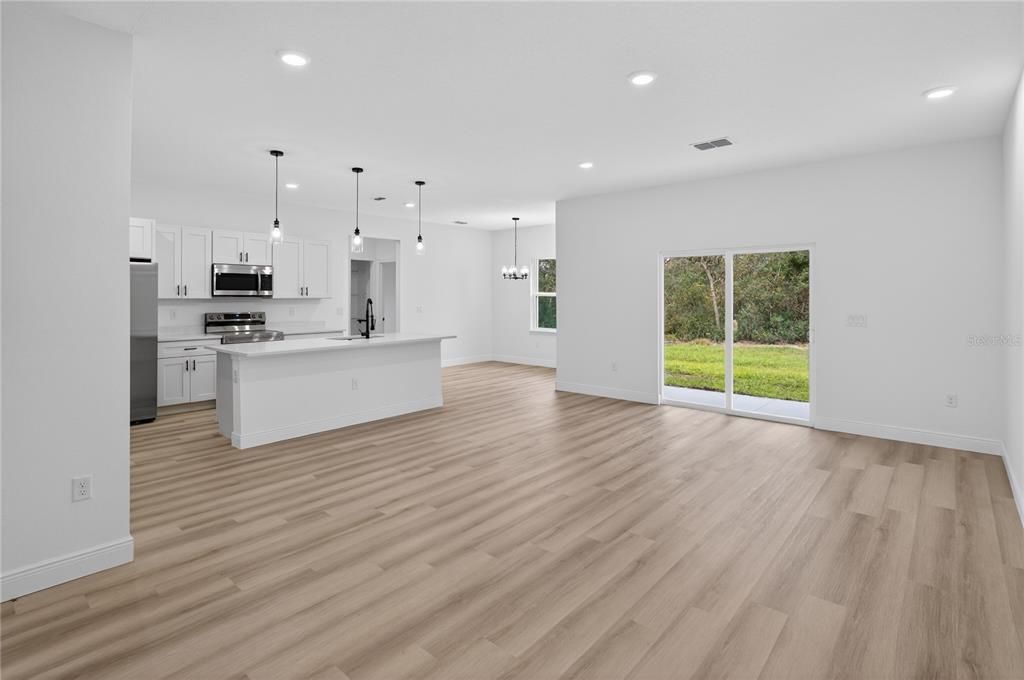 For Rent: $2,600 (4 beds, 3 baths, 1949 Square Feet)