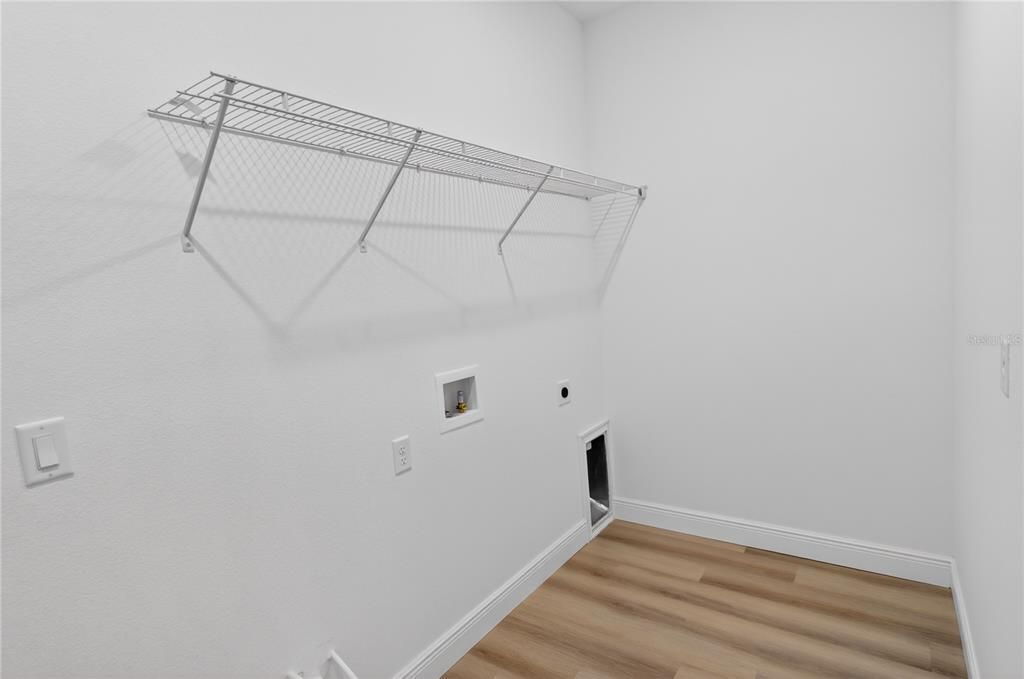 For Rent: $2,600 (4 beds, 3 baths, 1949 Square Feet)