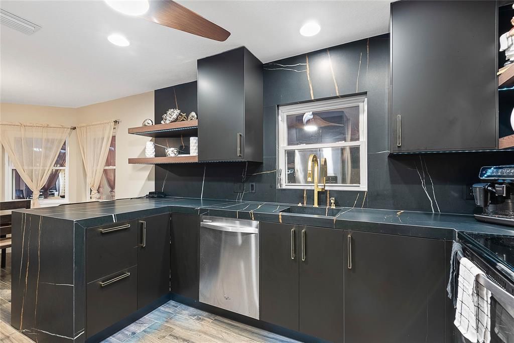 En Venta: $725,000 (3 camas, 2 baños, 1720 Pies cuadrados)