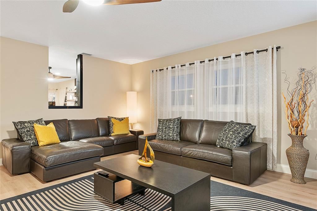 En Venta: $725,000 (3 camas, 2 baños, 1720 Pies cuadrados)