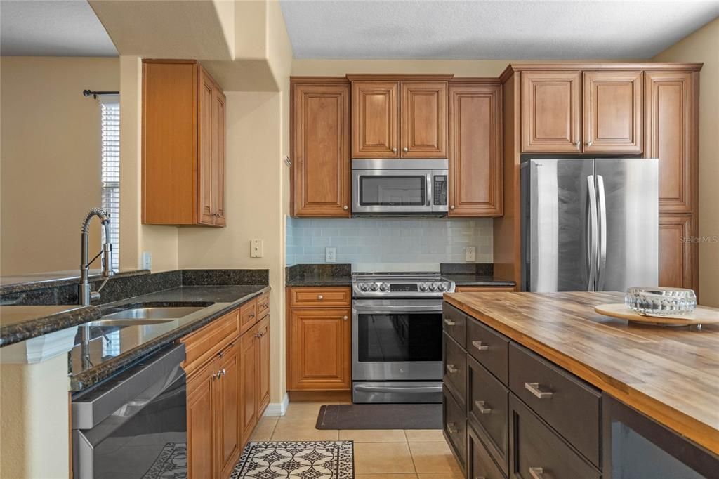 For Sale: $649,900 (3 beds, 3 baths, 2390 Square Feet)