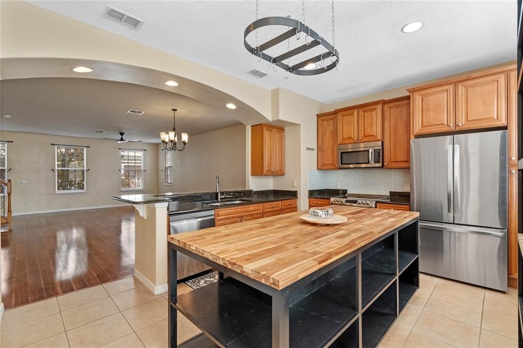 For Sale: $649,900 (3 beds, 3 baths, 2390 Square Feet)