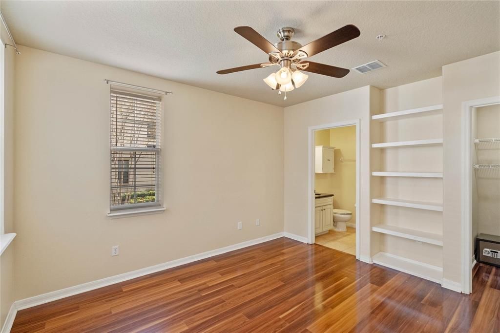 For Sale: $649,900 (3 beds, 3 baths, 2390 Square Feet)