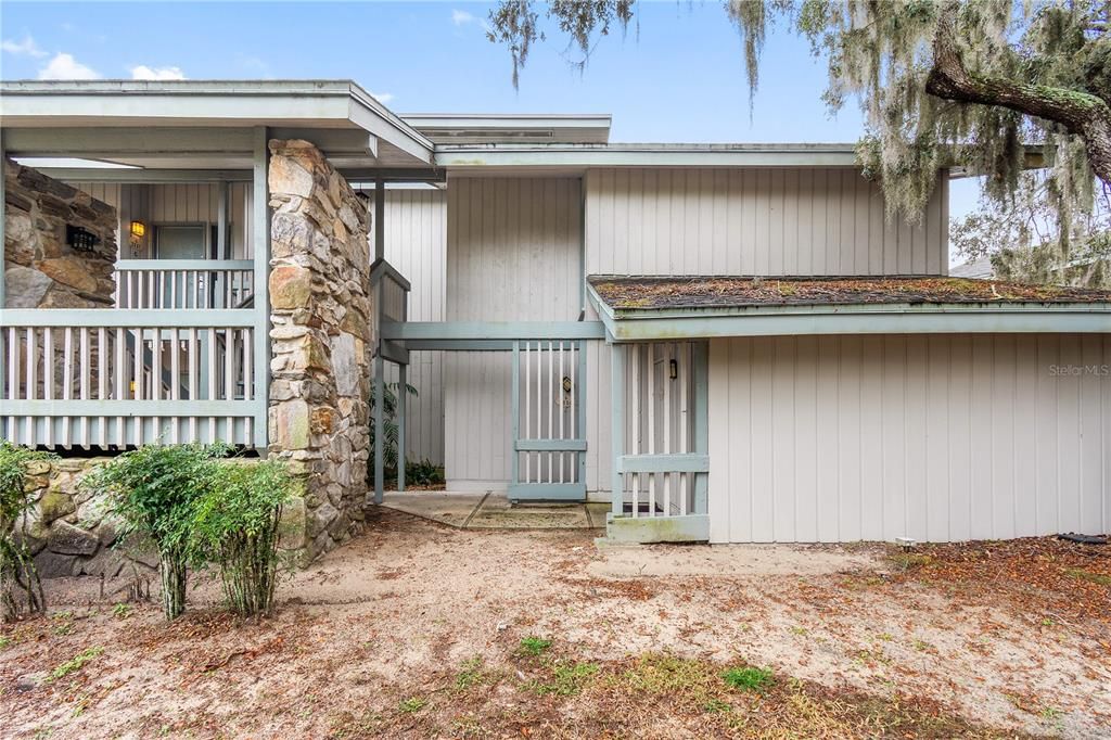 For Sale: $99,000 (1 beds, 1 baths, 974 Square Feet)