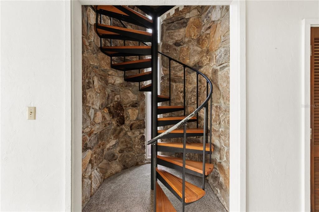 For Sale: $99,000 (1 beds, 1 baths, 974 Square Feet)