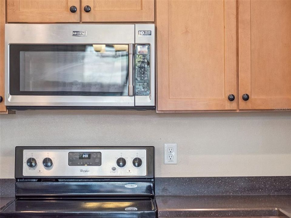 На продажу: $420,000 (4 спален, 2 ванн, 1825 Квадратных фут)