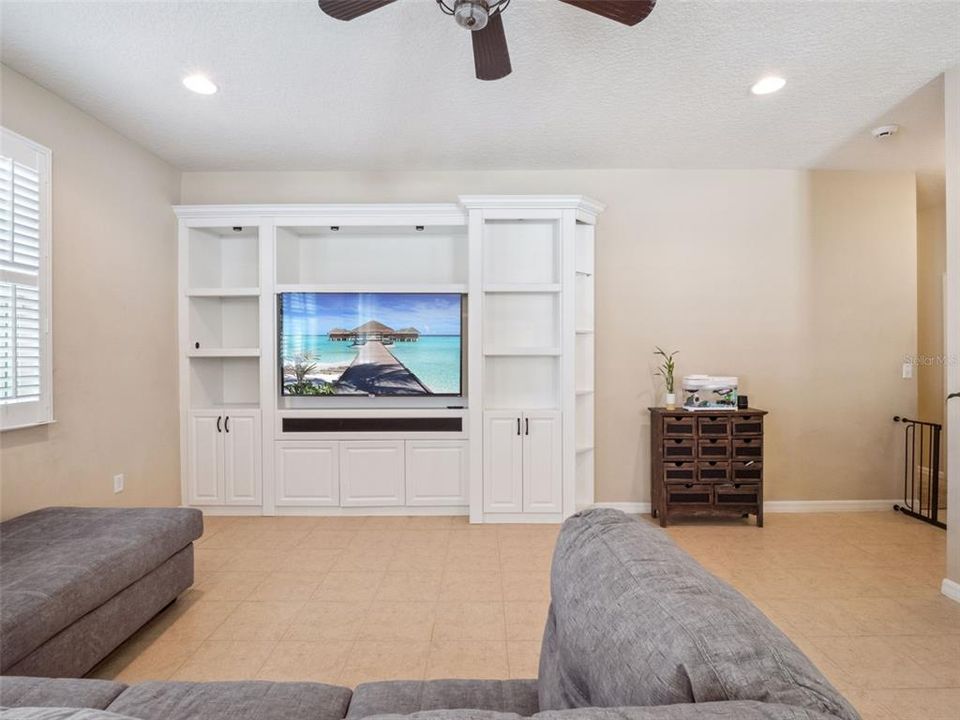 На продажу: $420,000 (4 спален, 2 ванн, 1825 Квадратных фут)