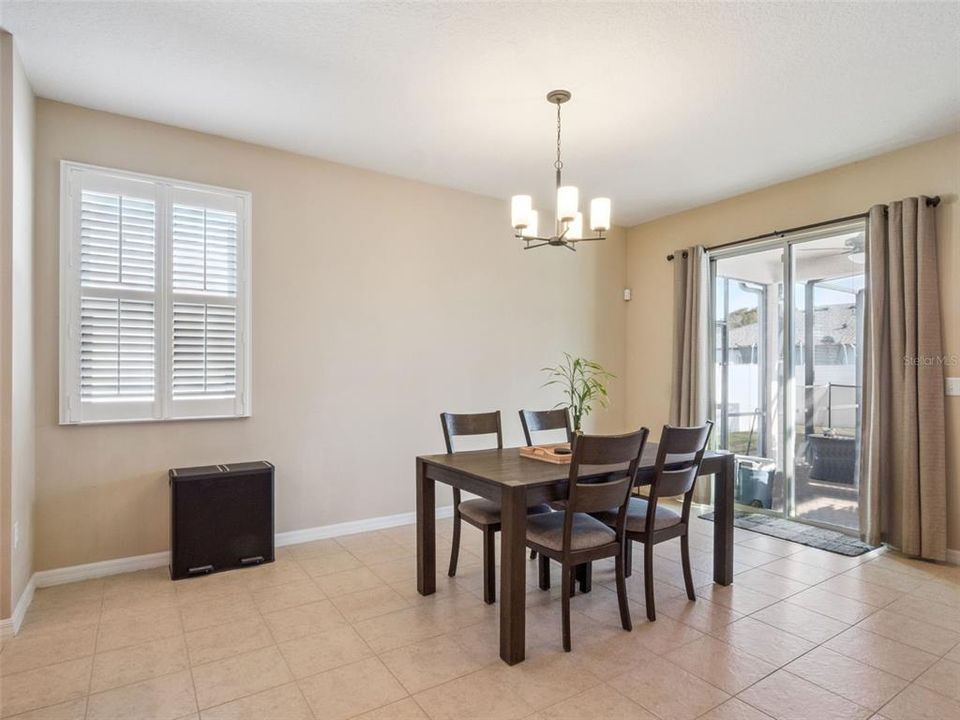 На продажу: $420,000 (4 спален, 2 ванн, 1825 Квадратных фут)