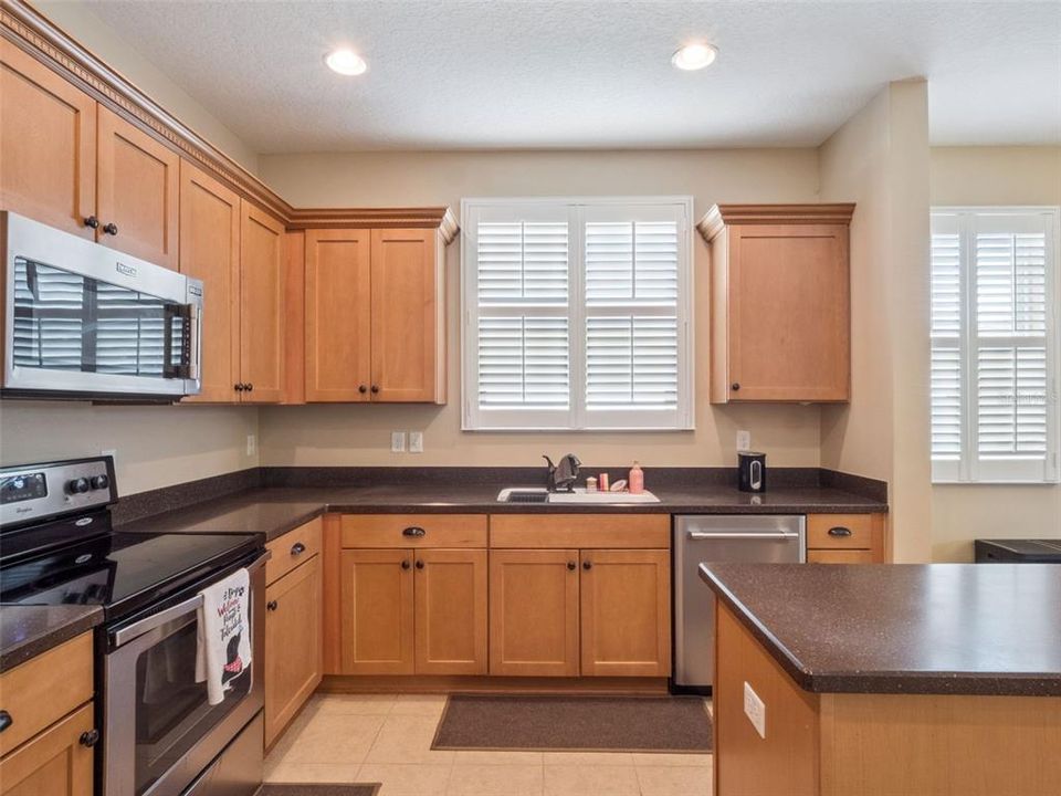 На продажу: $420,000 (4 спален, 2 ванн, 1825 Квадратных фут)