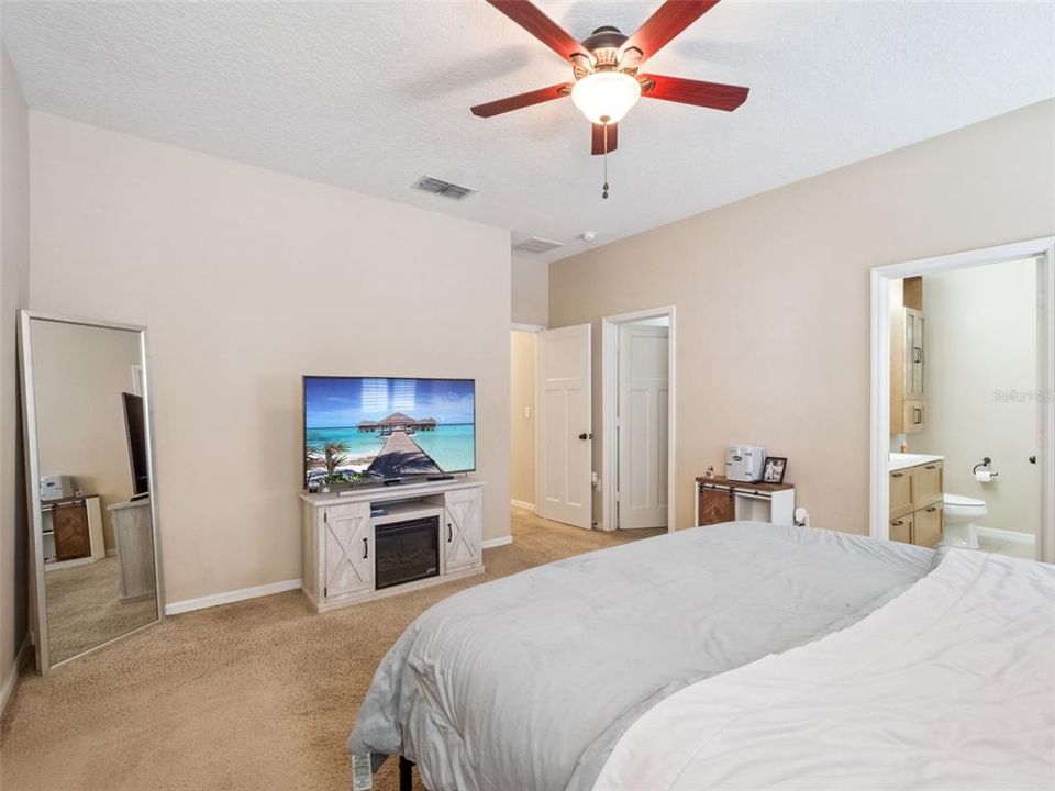 На продажу: $420,000 (4 спален, 2 ванн, 1825 Квадратных фут)