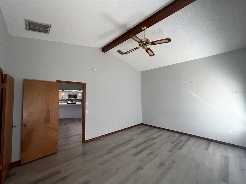 For Sale: $399,999 (3 beds, 2 baths, 2248 Square Feet)