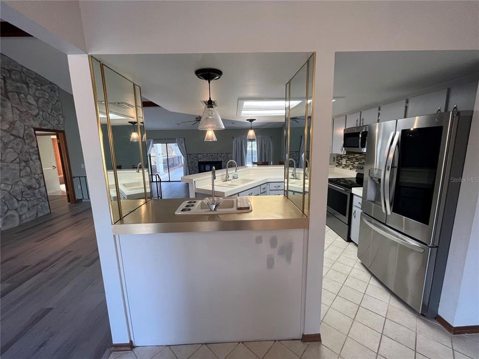 For Sale: $399,999 (3 beds, 2 baths, 2248 Square Feet)