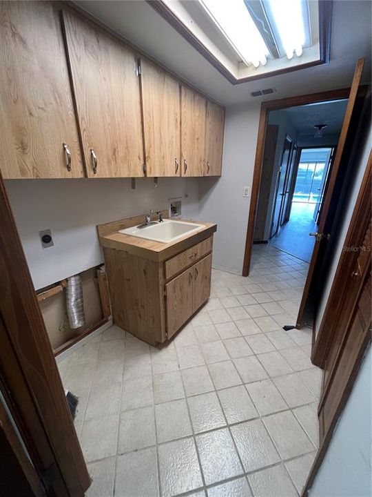 For Sale: $399,999 (3 beds, 2 baths, 2248 Square Feet)