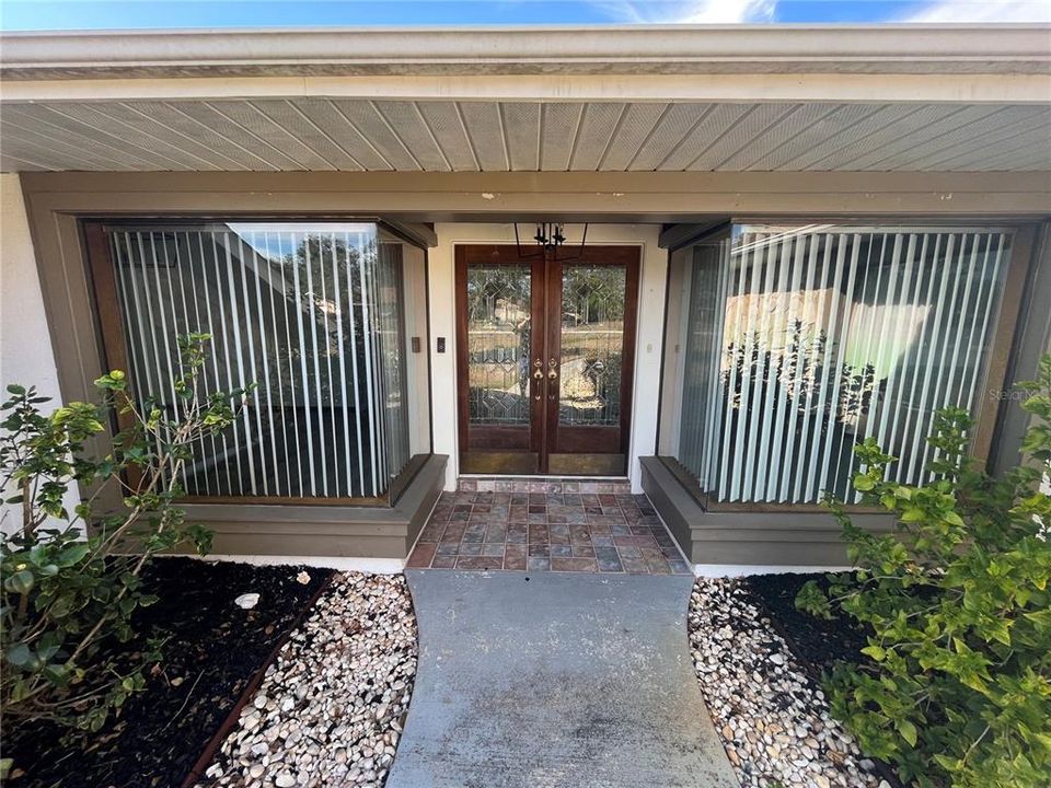 For Sale: $399,999 (3 beds, 2 baths, 2248 Square Feet)