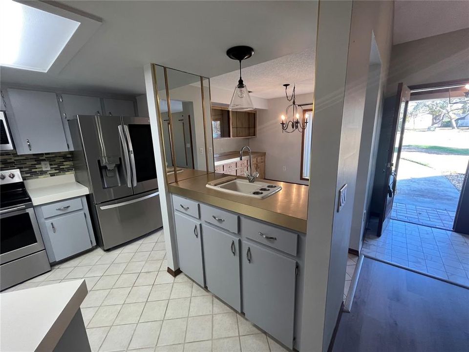 For Sale: $399,999 (3 beds, 2 baths, 2248 Square Feet)