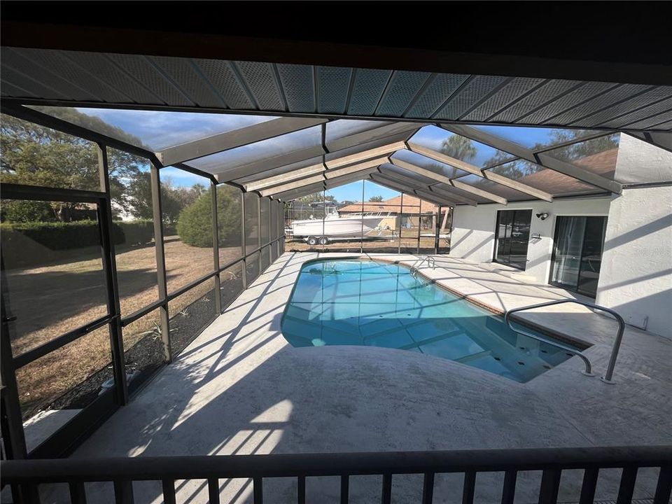 For Sale: $399,999 (3 beds, 2 baths, 2248 Square Feet)