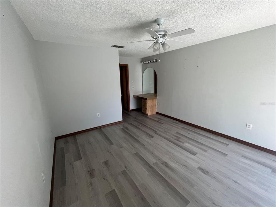 For Sale: $399,999 (3 beds, 2 baths, 2248 Square Feet)