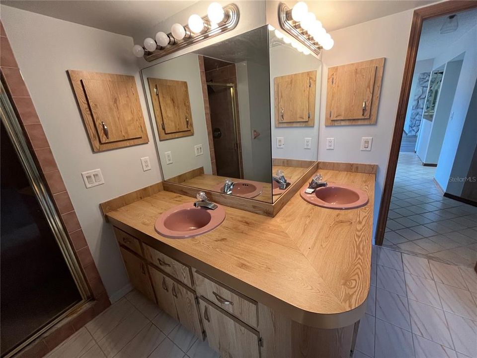 For Sale: $399,999 (3 beds, 2 baths, 2248 Square Feet)