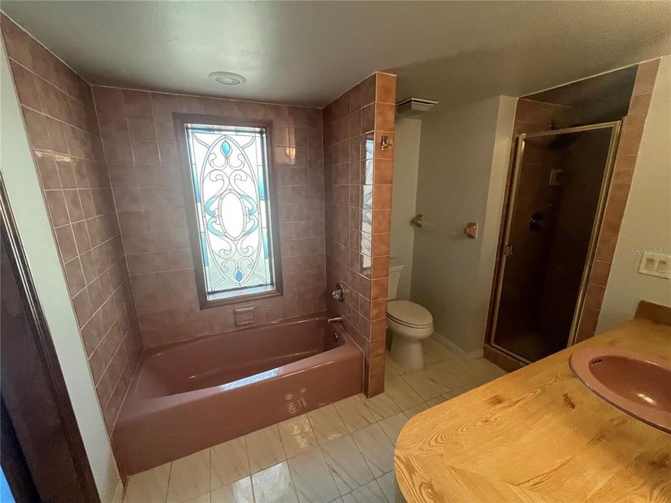 For Sale: $399,999 (3 beds, 2 baths, 2248 Square Feet)