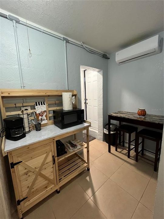 На продажу: $330,000 (4 спален, 2 ванн, 1263 Квадратных фут)