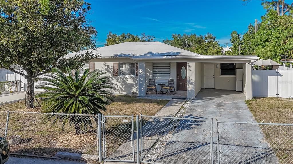 На продажу: $330,000 (4 спален, 2 ванн, 1263 Квадратных фут)