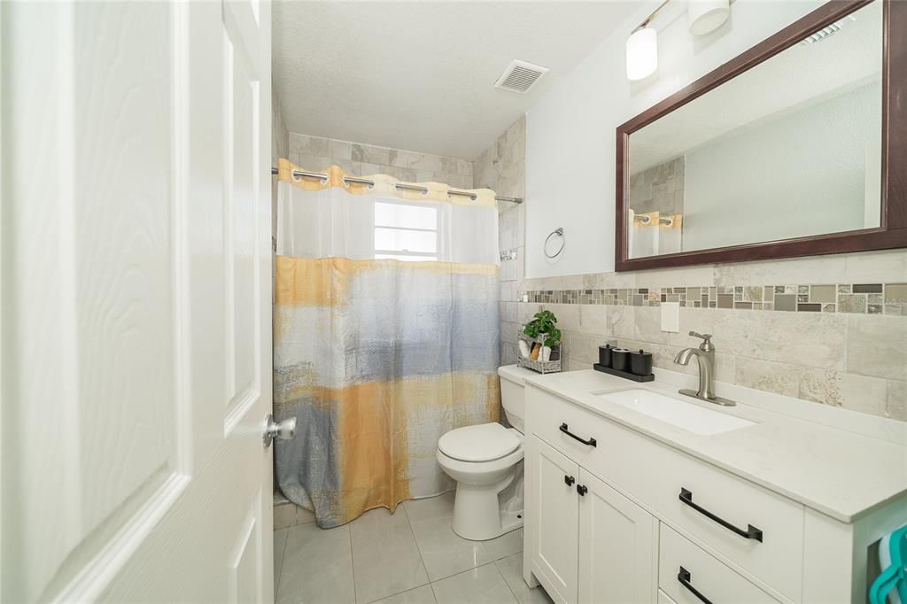 На продажу: $330,000 (4 спален, 2 ванн, 1263 Квадратных фут)