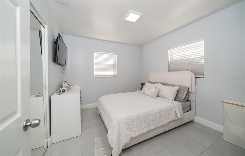 На продажу: $330,000 (4 спален, 2 ванн, 1263 Квадратных фут)