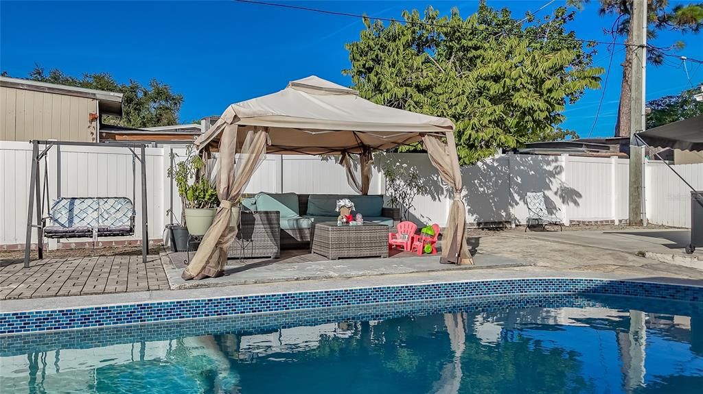 На продажу: $330,000 (4 спален, 2 ванн, 1263 Квадратных фут)