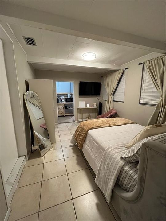 На продажу: $330,000 (4 спален, 2 ванн, 1263 Квадратных фут)