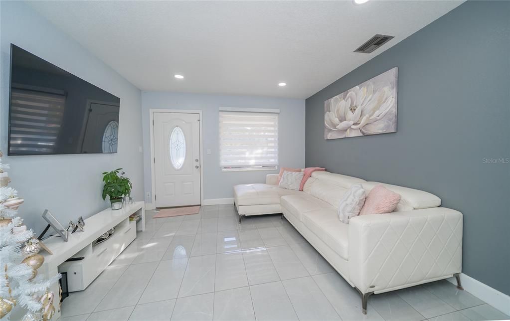 На продажу: $330,000 (4 спален, 2 ванн, 1263 Квадратных фут)