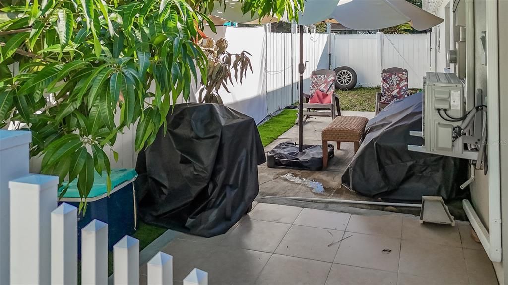 На продажу: $330,000 (4 спален, 2 ванн, 1263 Квадратных фут)