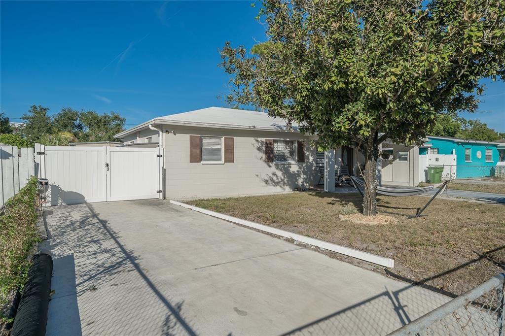 На продажу: $330,000 (4 спален, 2 ванн, 1263 Квадратных фут)