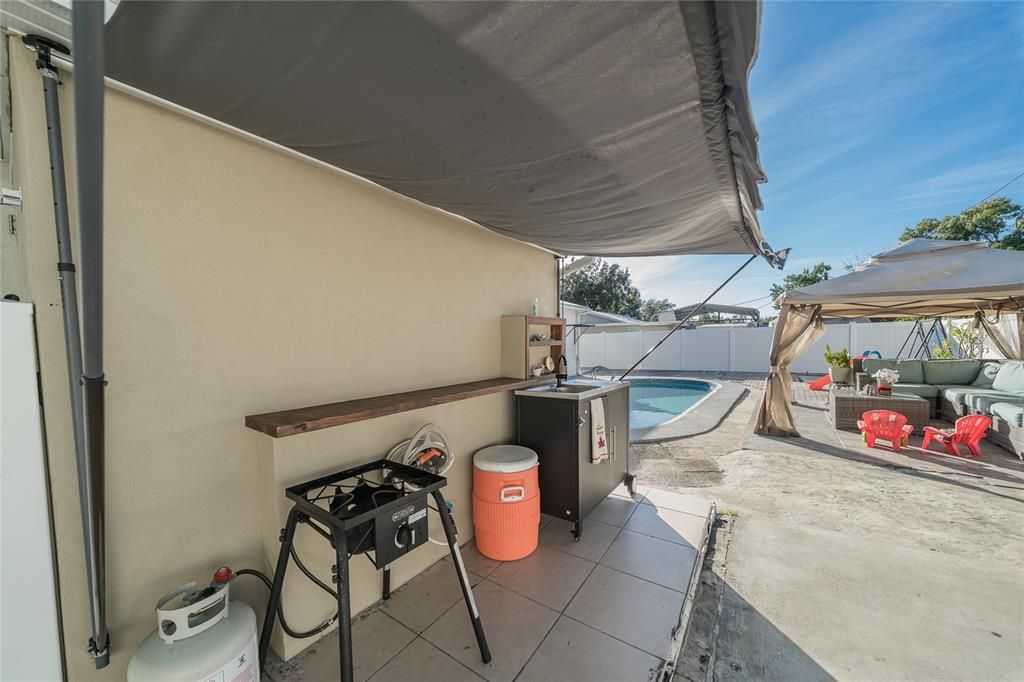 На продажу: $330,000 (4 спален, 2 ванн, 1263 Квадратных фут)