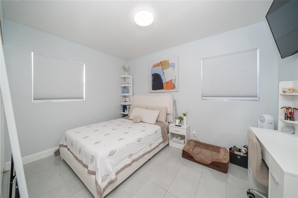 На продажу: $330,000 (4 спален, 2 ванн, 1263 Квадратных фут)